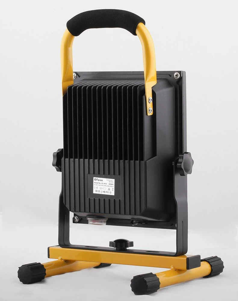 Светодиодный прожектор Feron LL-913 переносной с зарядным устройством IP65 30W 6400K 32089 2
