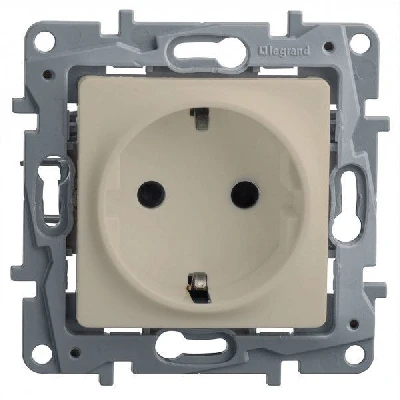 Розетка 1-м СП Etika 16А IP20 2P+E немецк. стандарт винтов. клеммы сл. кость IEK 672324