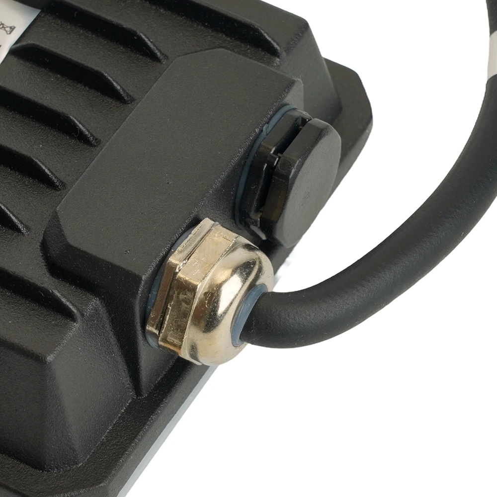 Светодиодный прожектор Feron LL-940 IP65 20W 6400K 51043 4