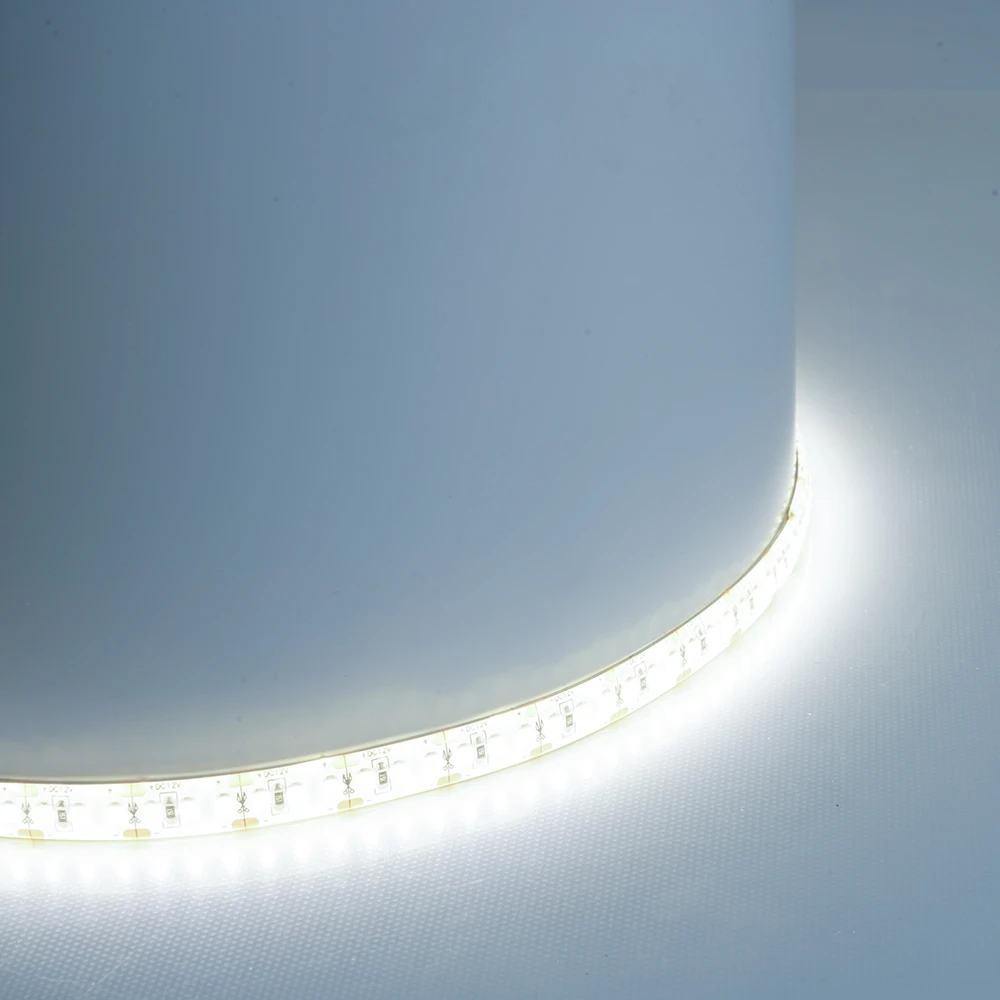 Светодиодная LED лента Feron LS626, 180SMD(2835)/m 17W/m 12V 5000*10*1,22мм 6500К IP65 51640 5