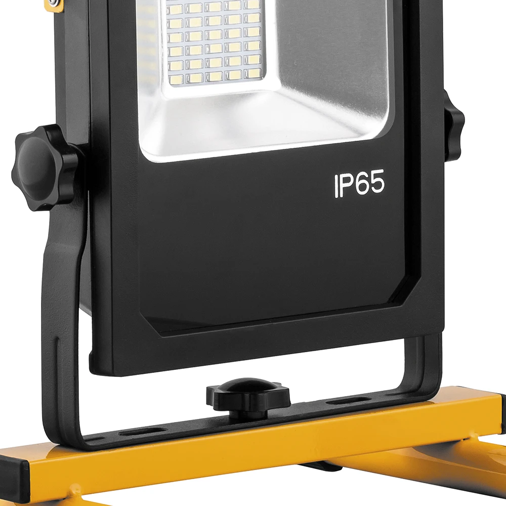 Светодиодный прожектор Feron LL-912 переносной с зарядным устройством IP65 20W 6400K 32088 5