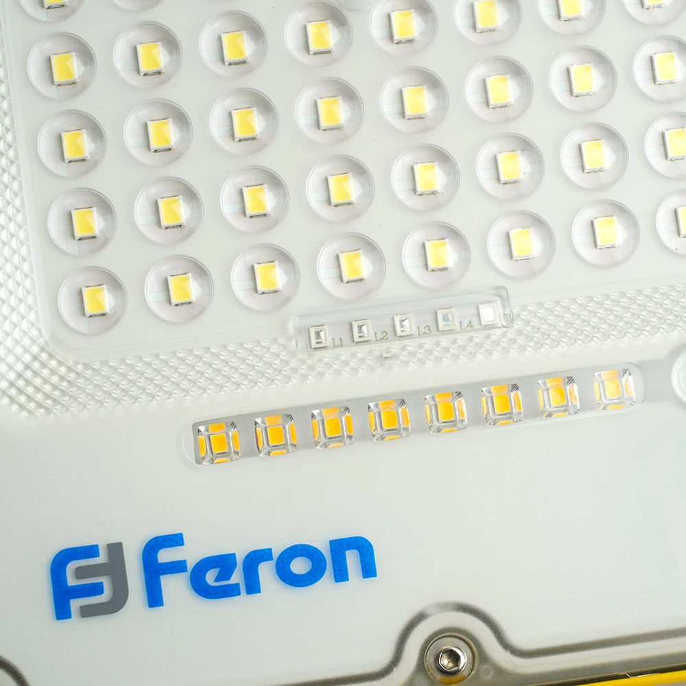 Светодиодный прожектор Feron LL-950 переносной с зарядным устройством IP66 30W 6400K 48675 3