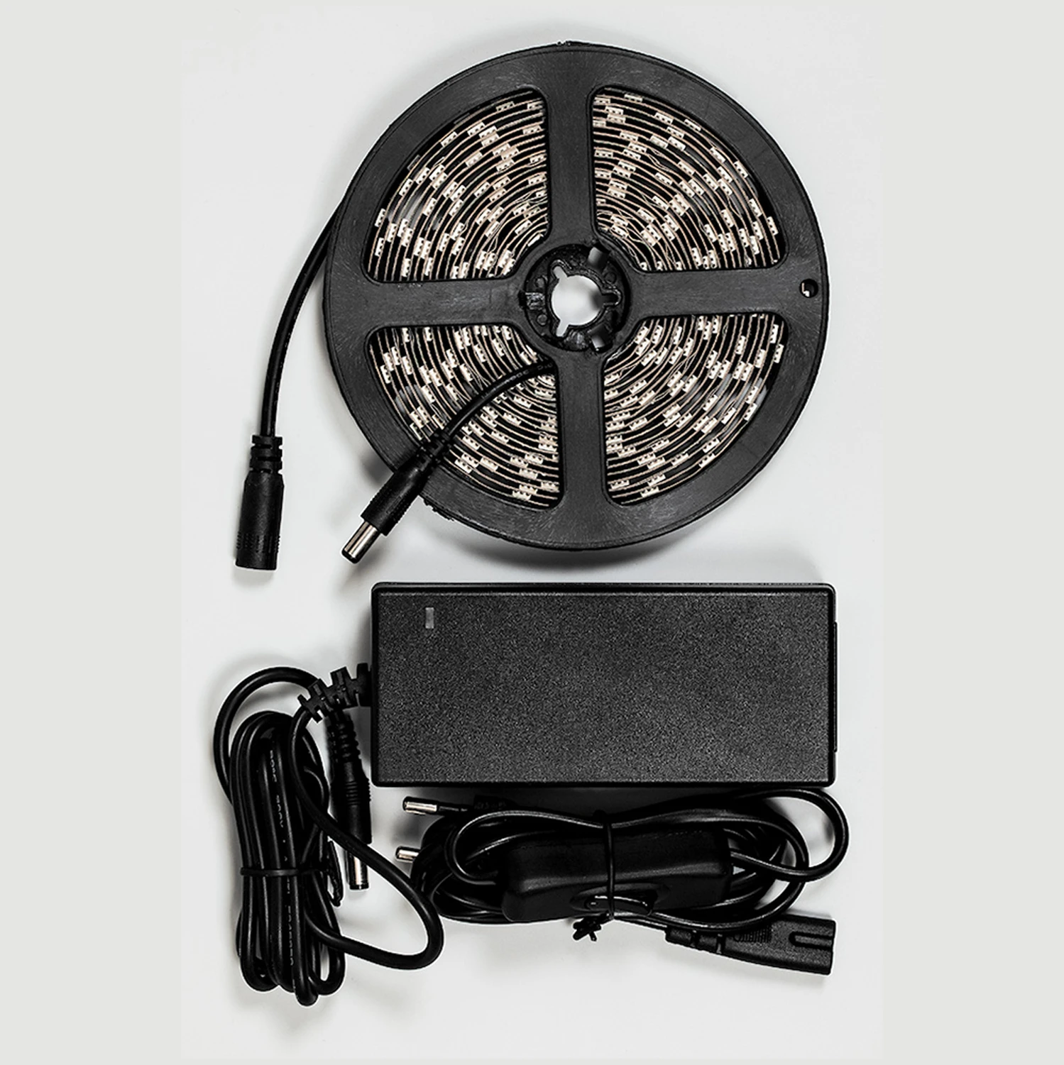 Светодиодная LED лента Feron LS606, 60SMD(5050)/m 14.4W/m 12V 5m RGB c адаптером с вилкой, контроллером с пультом в комплекте 27706 3