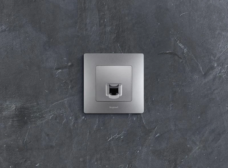 Розетка компьютерная 1-м СП Etika RJ45 кат.5E UTP механизм алюм. IEK 672441 1