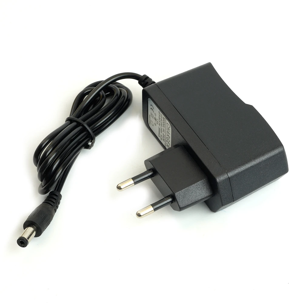Светодиодный прожектор Feron LL-950 переносной с зарядным устройством IP66 30W 6400K 48675 8