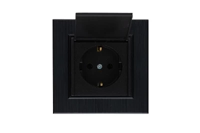 Розетка 1-м с крышкой Karea LINE STAR с заземл. чер. Makel 86054029